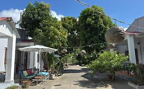 Eden House & Coffee Con Dao